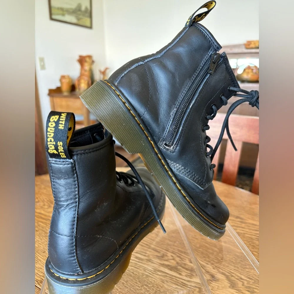 Doc Martens Junior boots, side zip and lace up size US-3/EU-34 model 15382